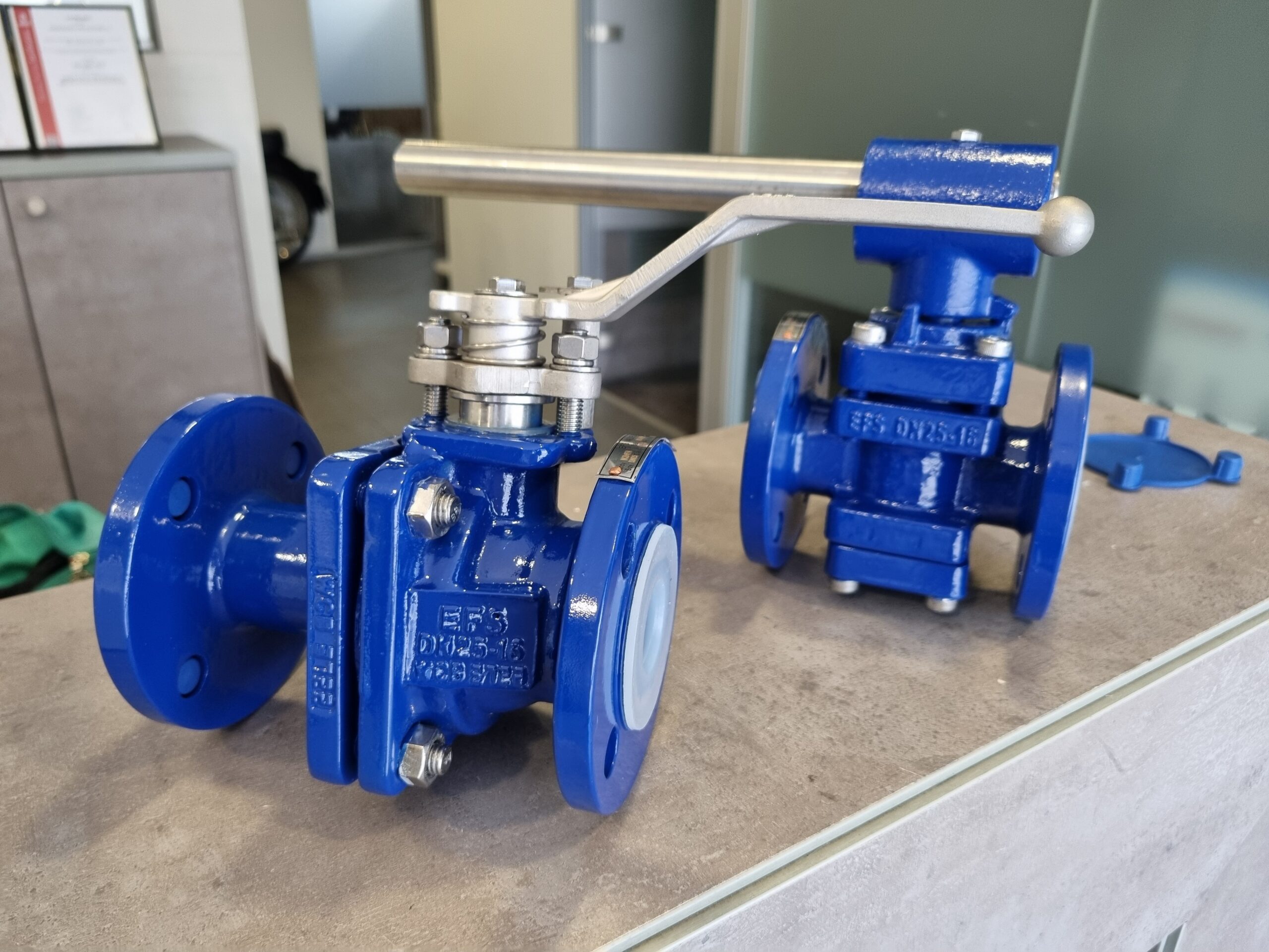 EF41 PTFE lined ball valve assembly with corrosion-resistant lining